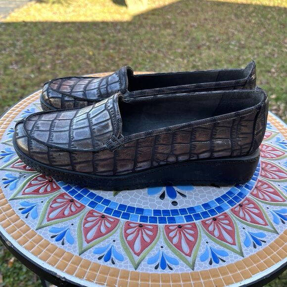 Stuart Weitzman Parker Lift Women's Sz 8.5 M Gray Metallic Croc Embossed Loafer - Picture 4 of 9